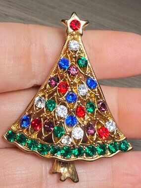 Christmas Tree Brooch Gold Tone Rhinestone Multicolor Openwork Star Top